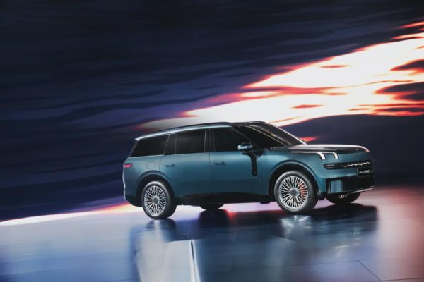 九八策略 一车“引爆”两家上市车企