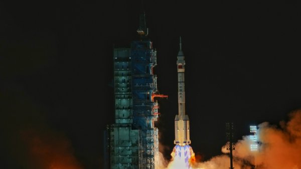 诚信双盈配资 上海航天神舟二十一号试验队：匠心续写飞天“船”说，完美呵护“太空之吻”